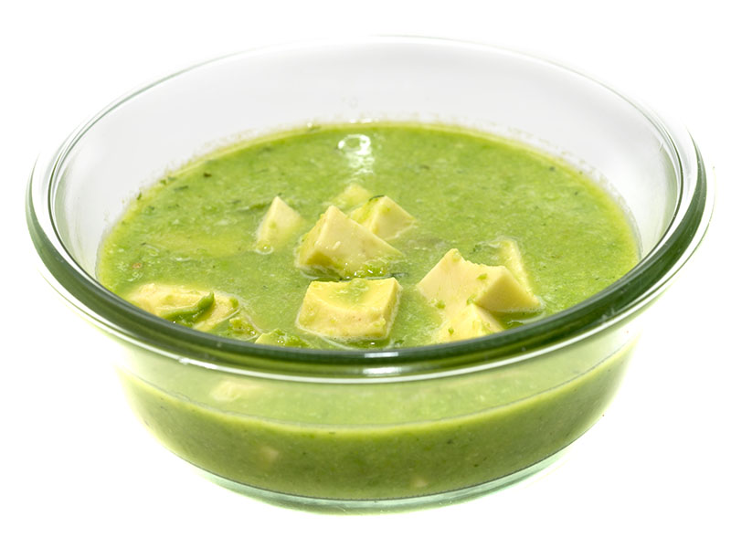 Avocado-Erbsensuppe im Glas. Partyfood und Glasfood.